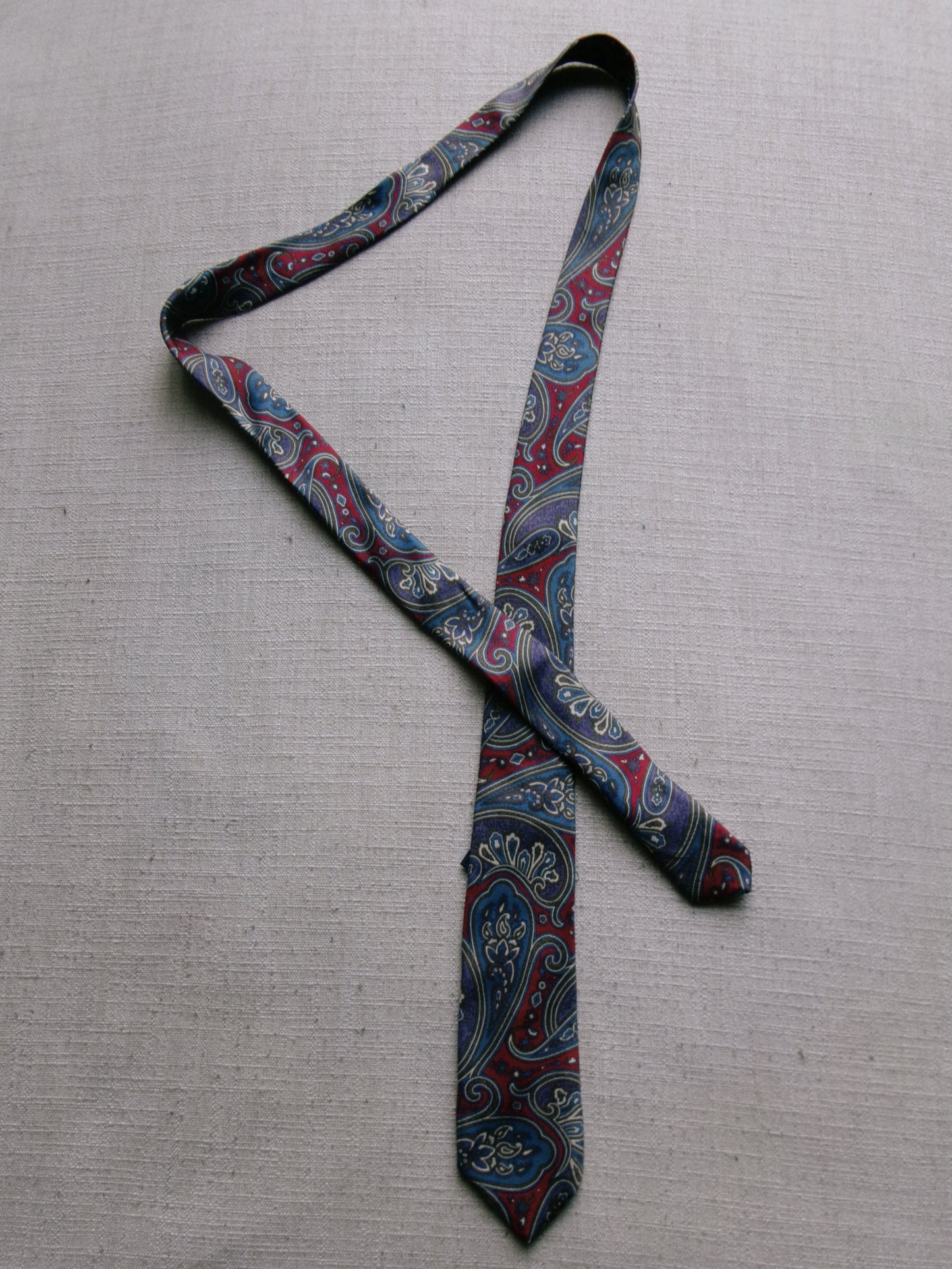 vintage motif tie