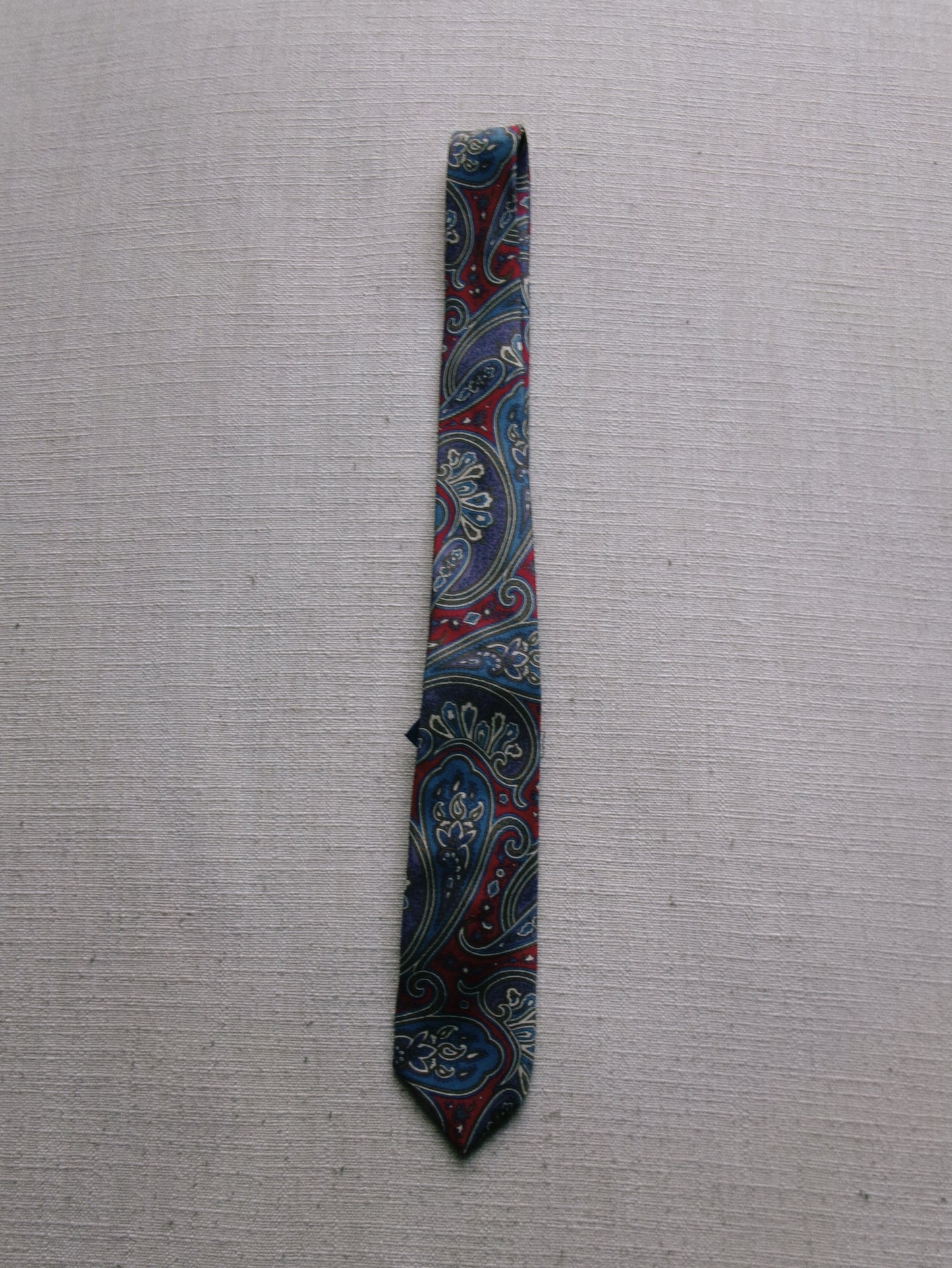 vintage motif tie