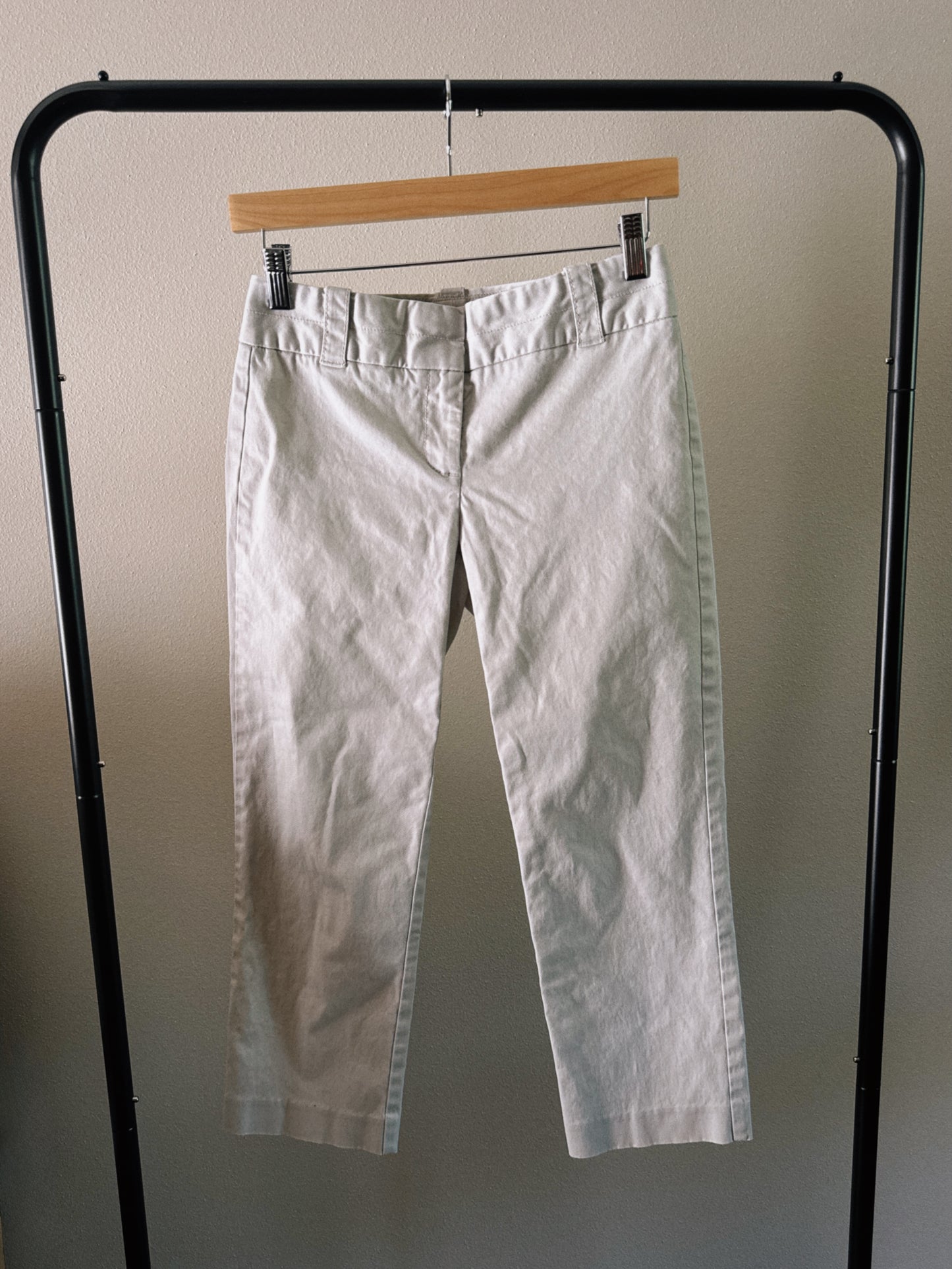 khaki capris