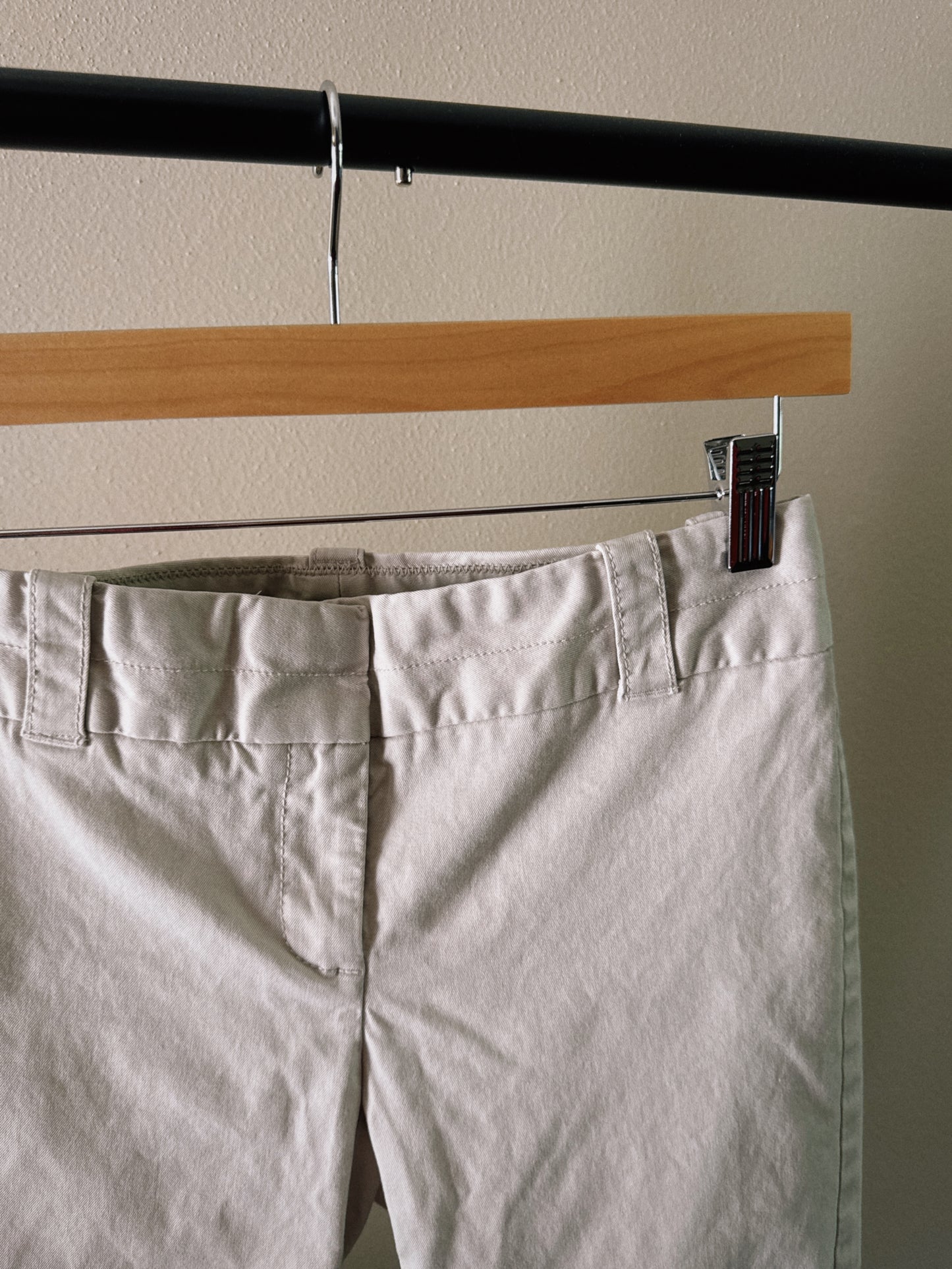 khaki capris
