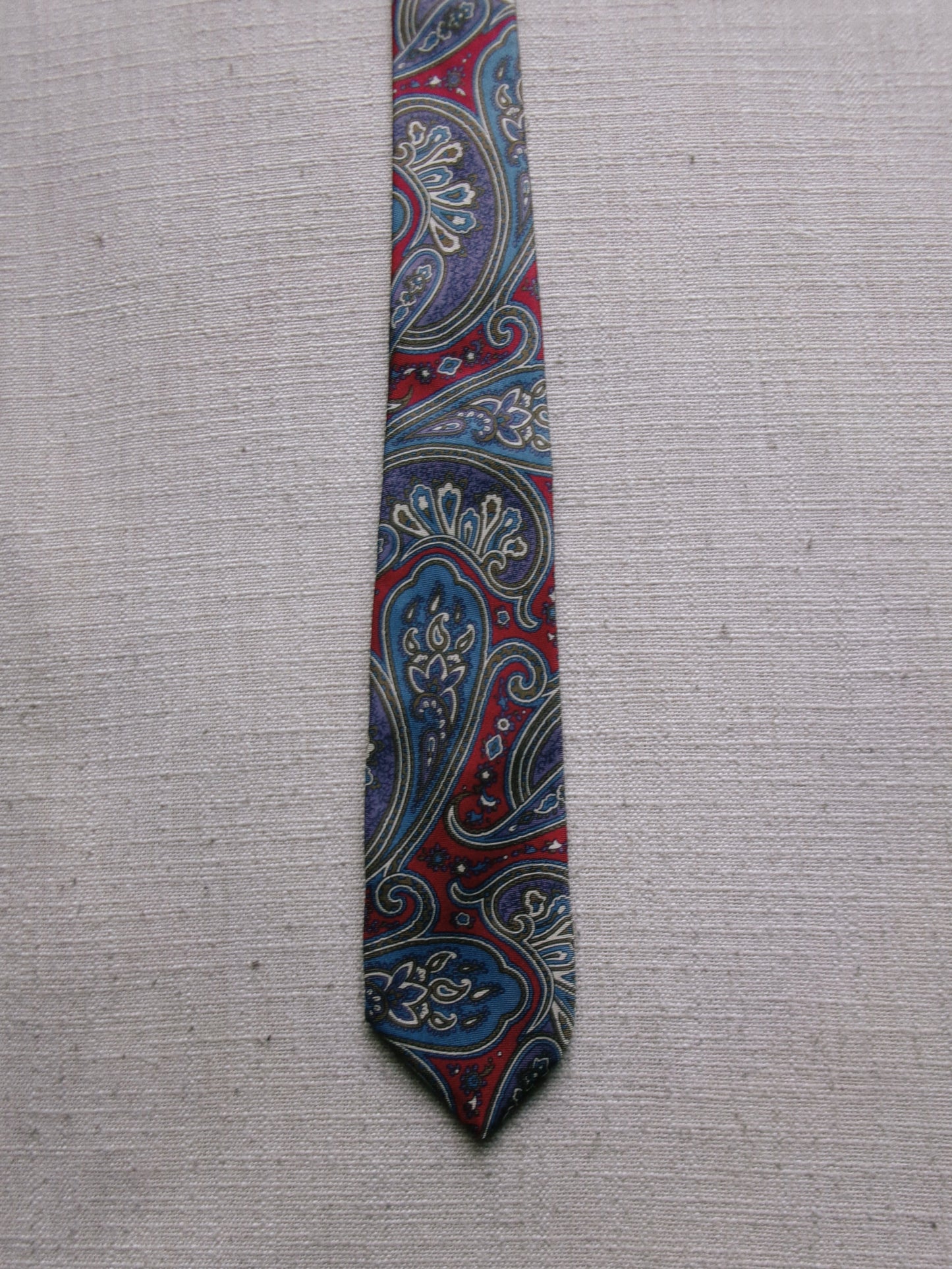 vintage motif tie