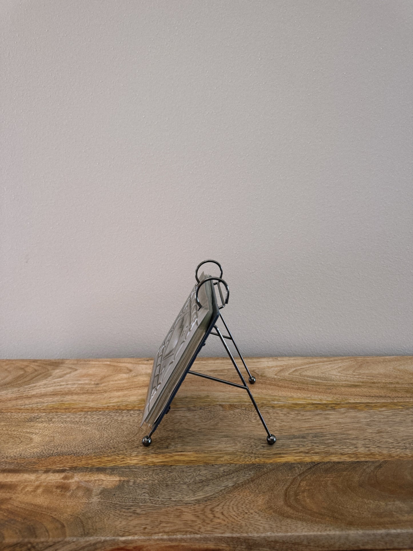 metal photo album stand