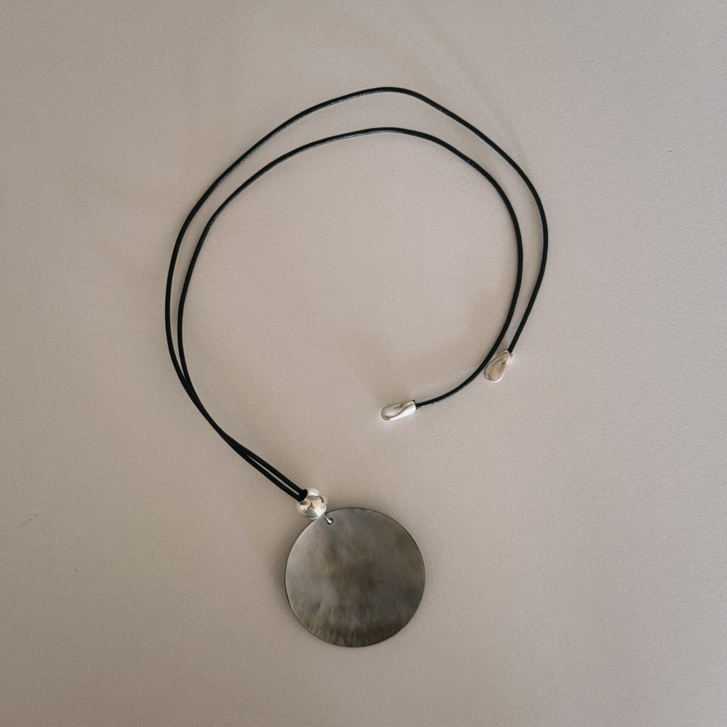 mother of pearl pendant necklace
