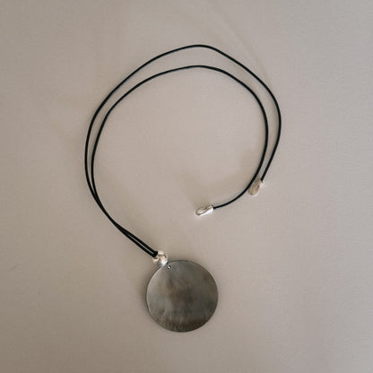 mother of pearl pendant necklace