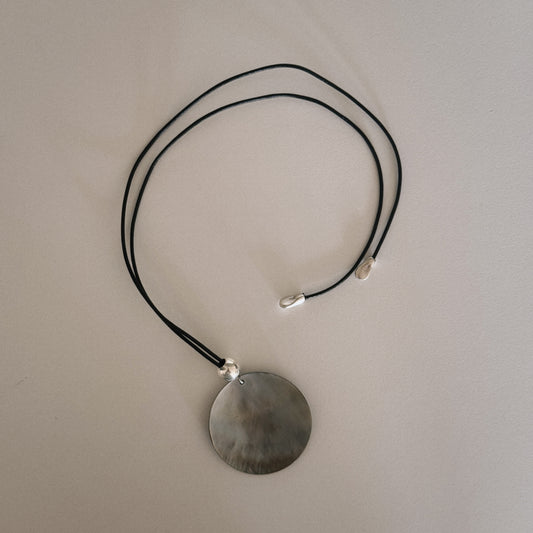 mother of pearl pendant necklace