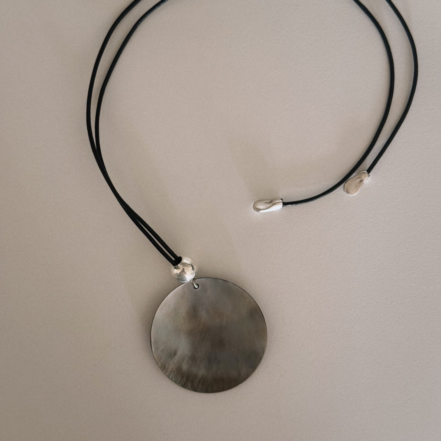mother of pearl pendant necklace