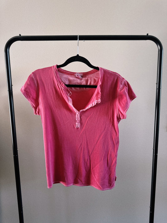 pink v neck tee