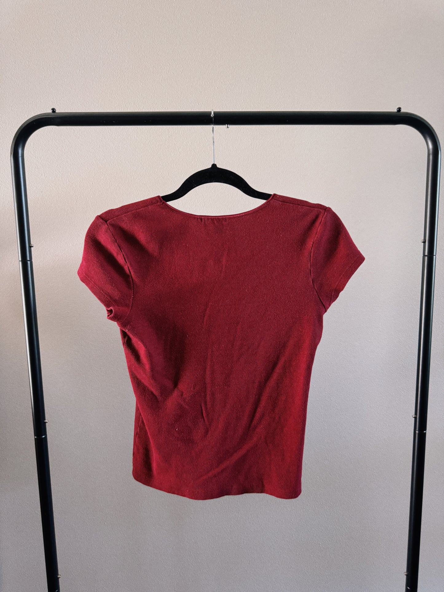 maroon v neck tee