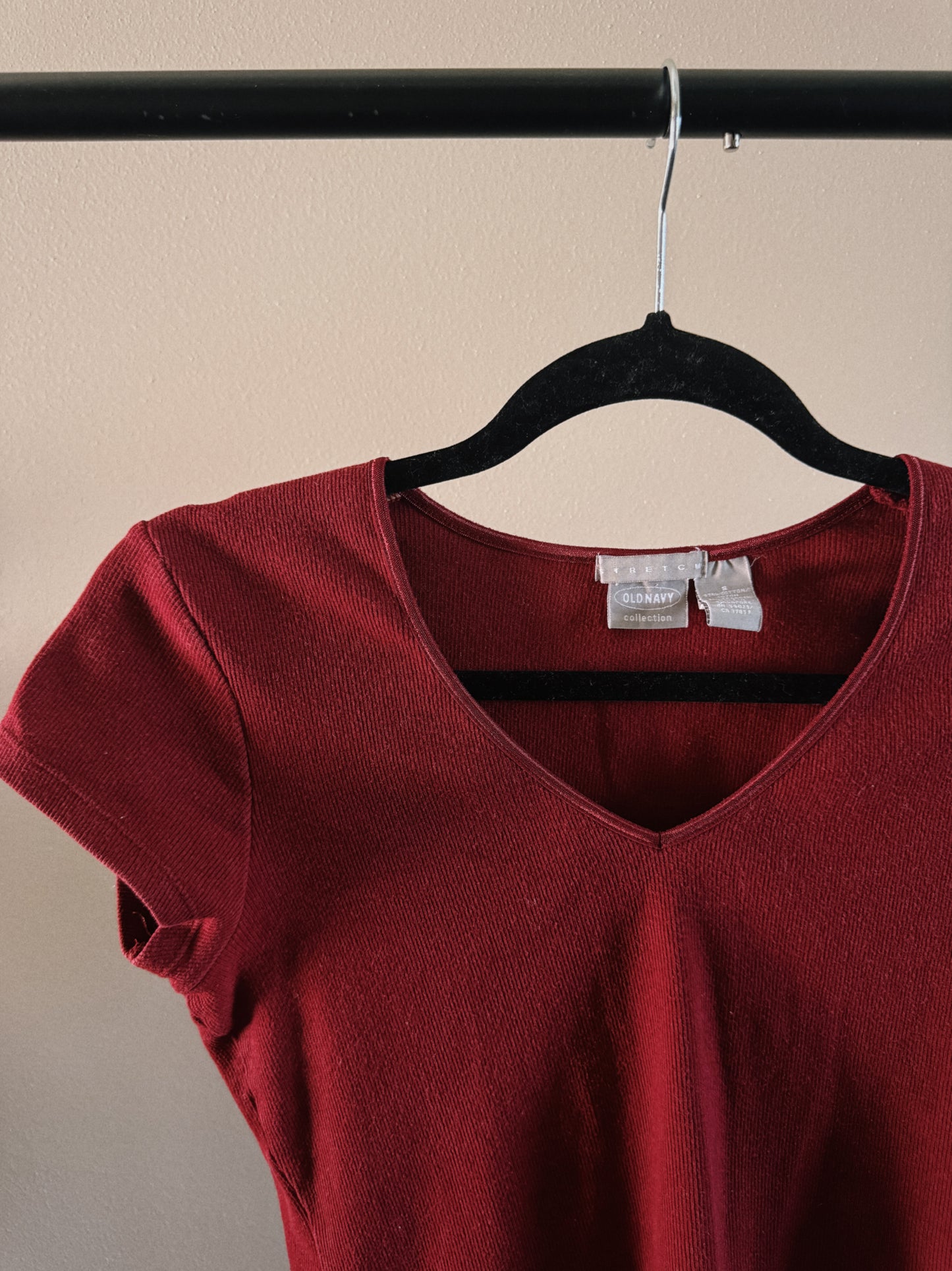 maroon v neck tee
