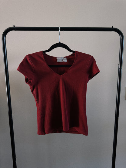 maroon v neck tee