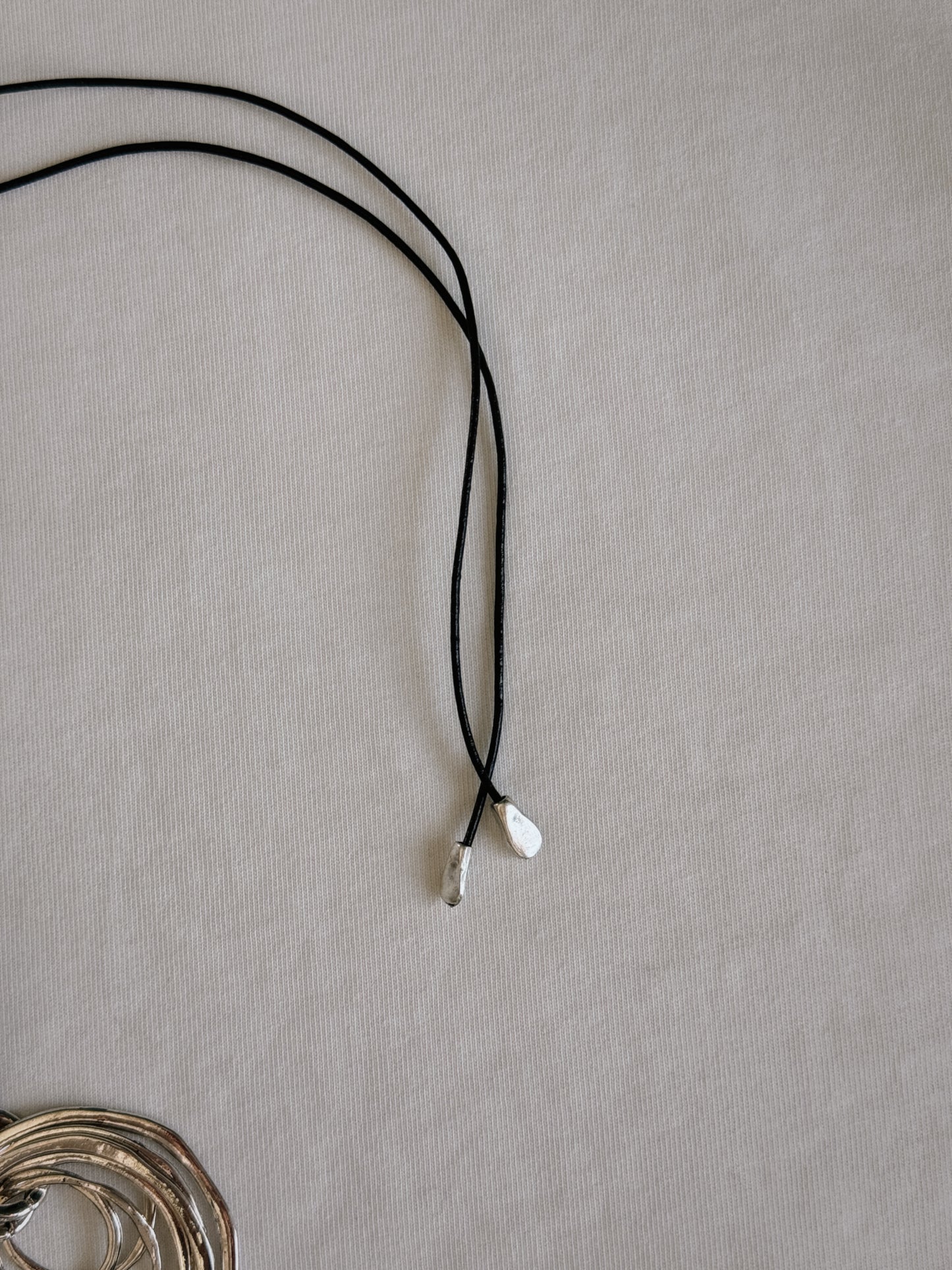 silver geometric pendant necklace
