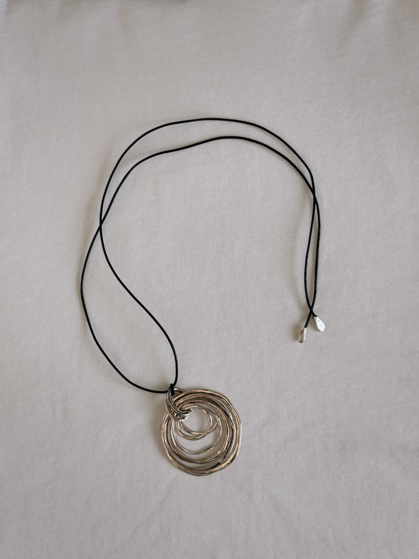 silver geometric pendant necklace