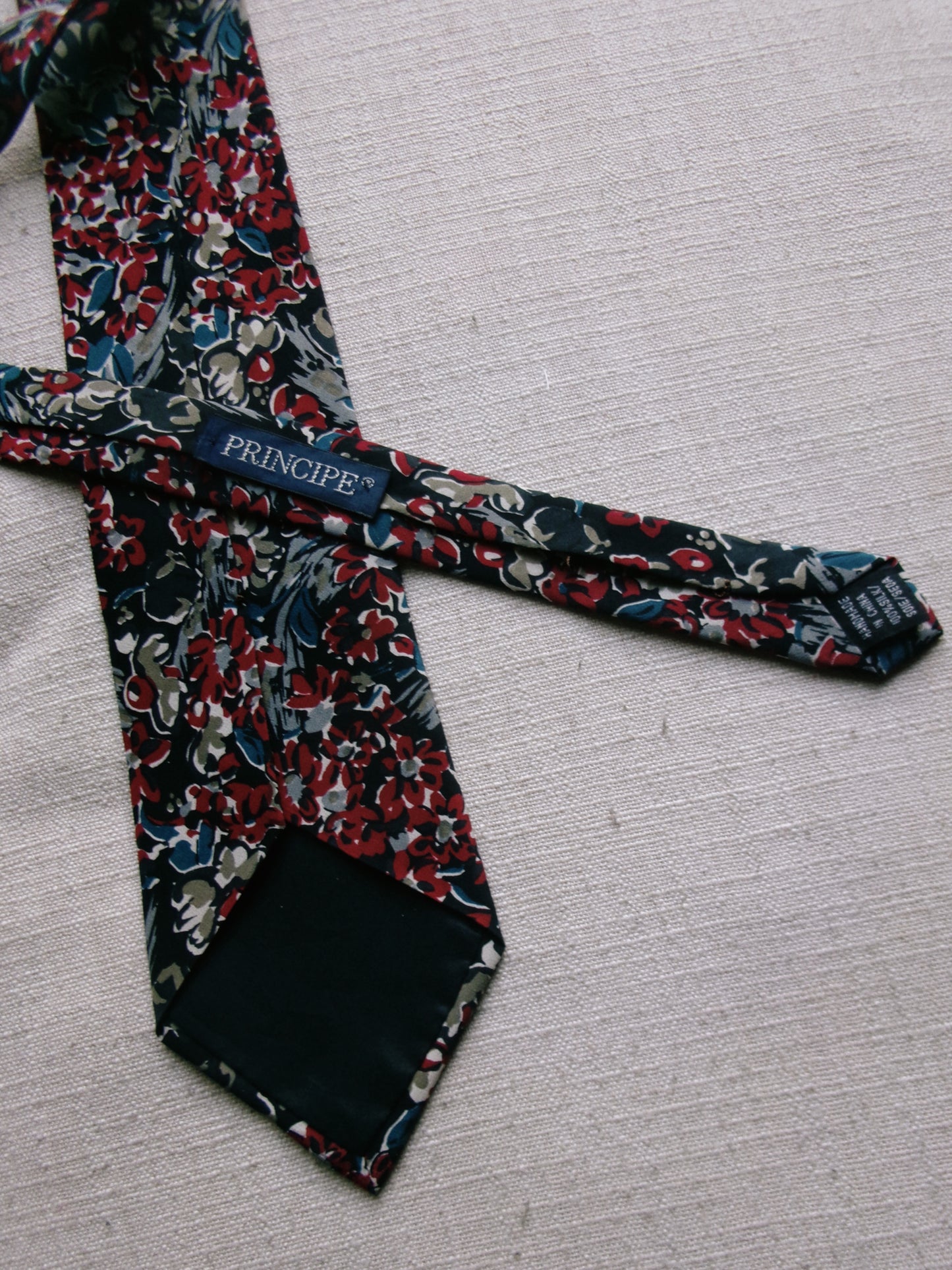 vintage motif tie