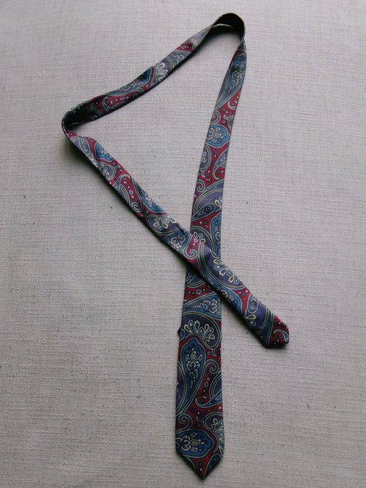 vintage motif tie