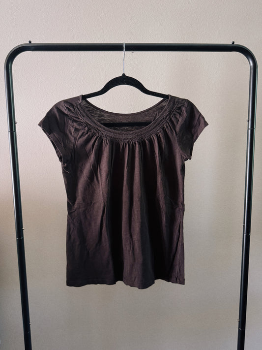 brown short sleeve top