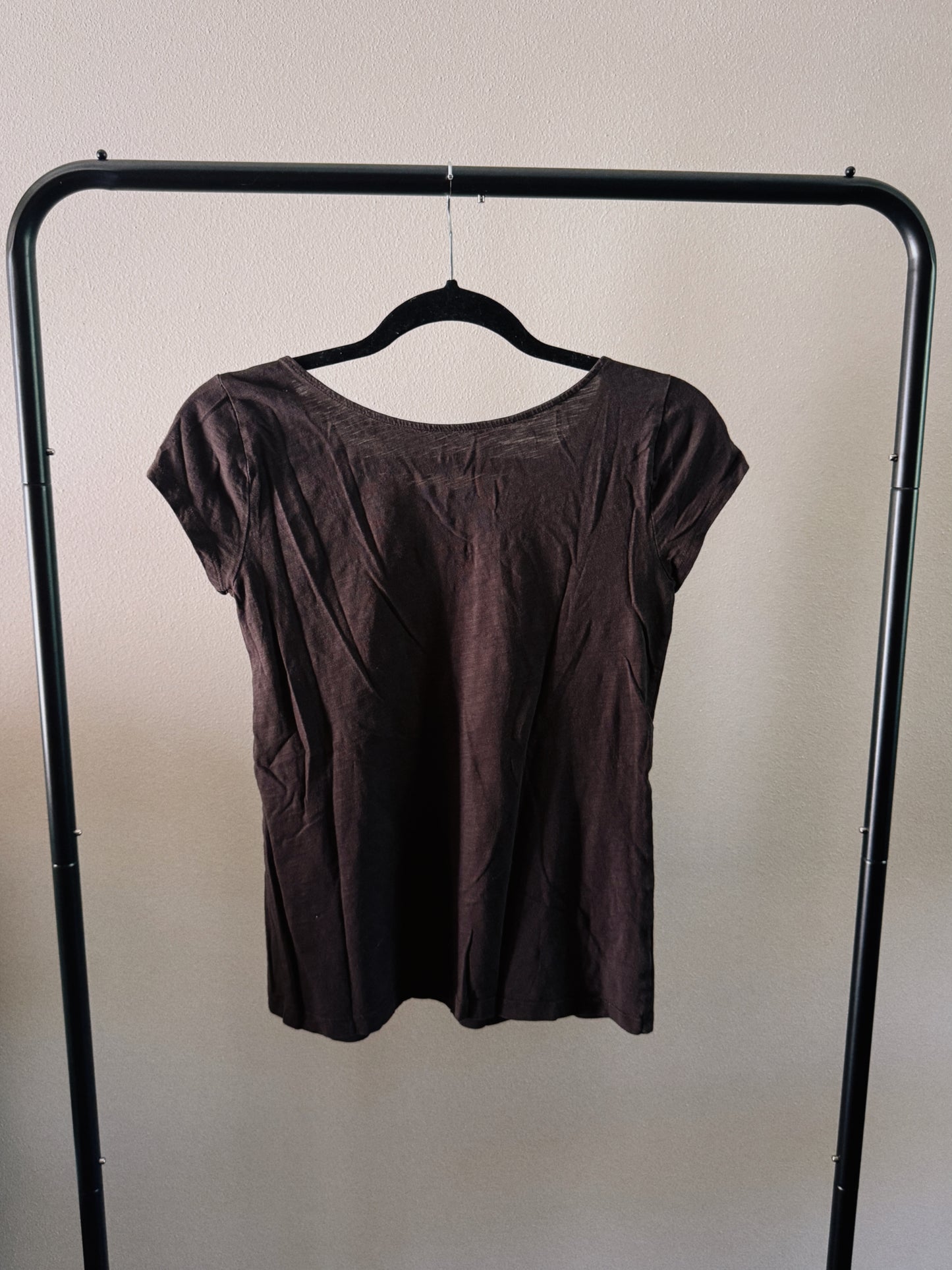 brown short sleeve top