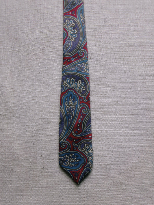 vintage motif tie