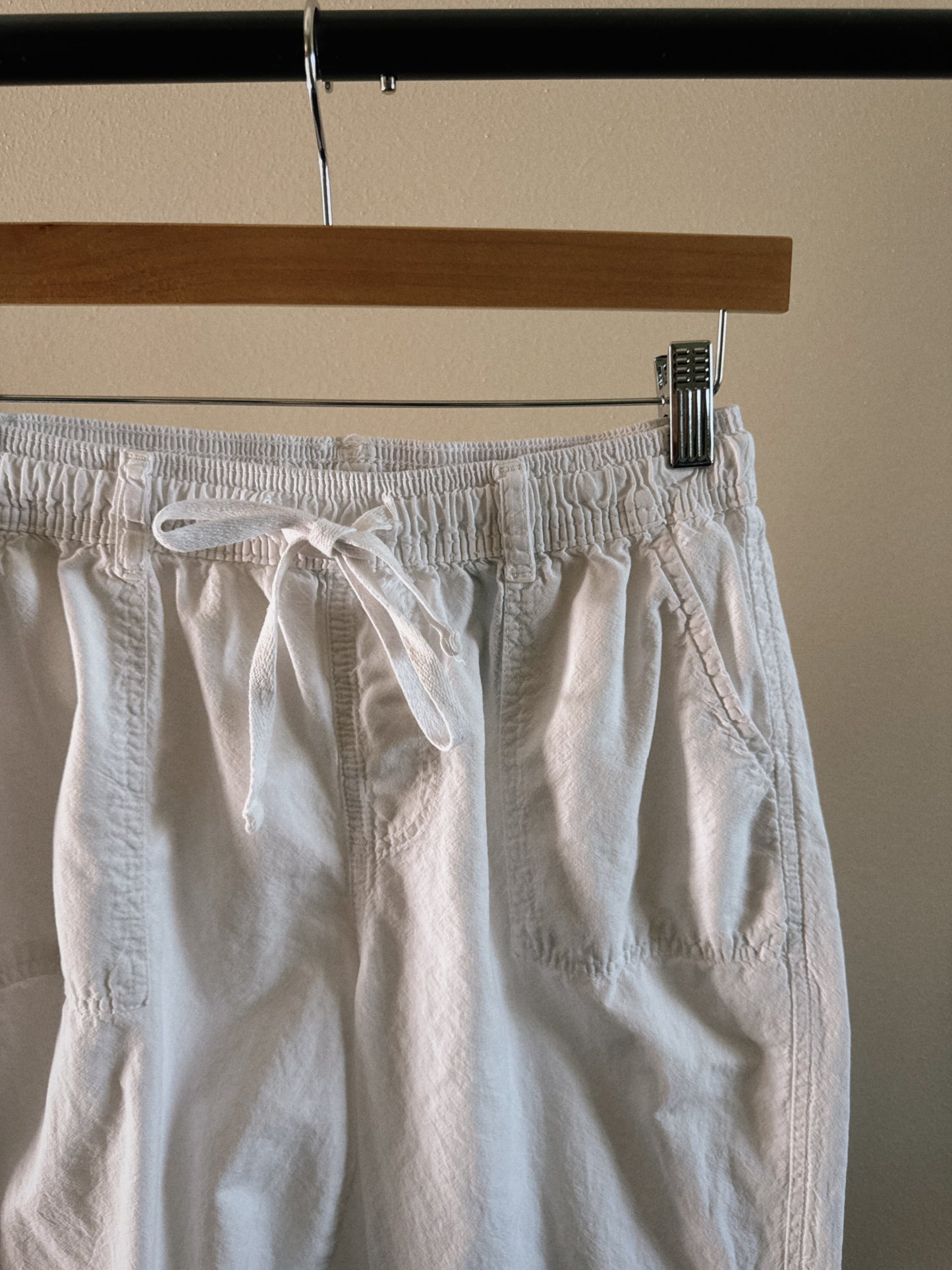 white cotton capri
